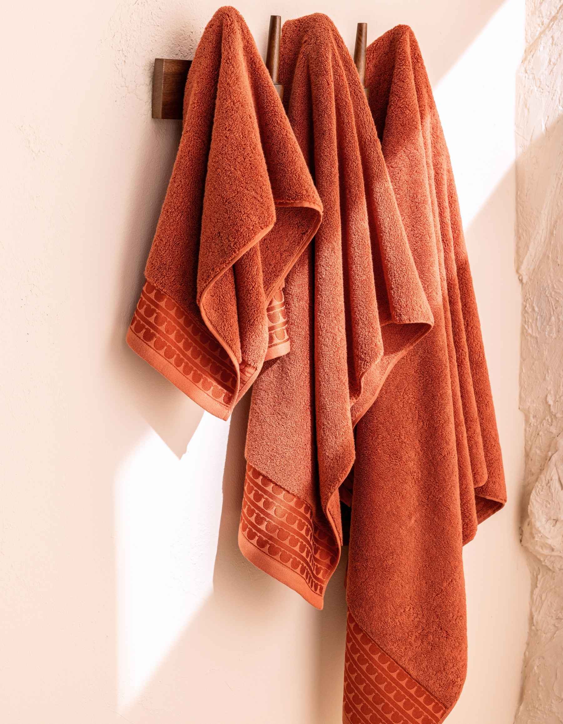 THE SIGNATURE BATH TOWEL | TERRACOTTA