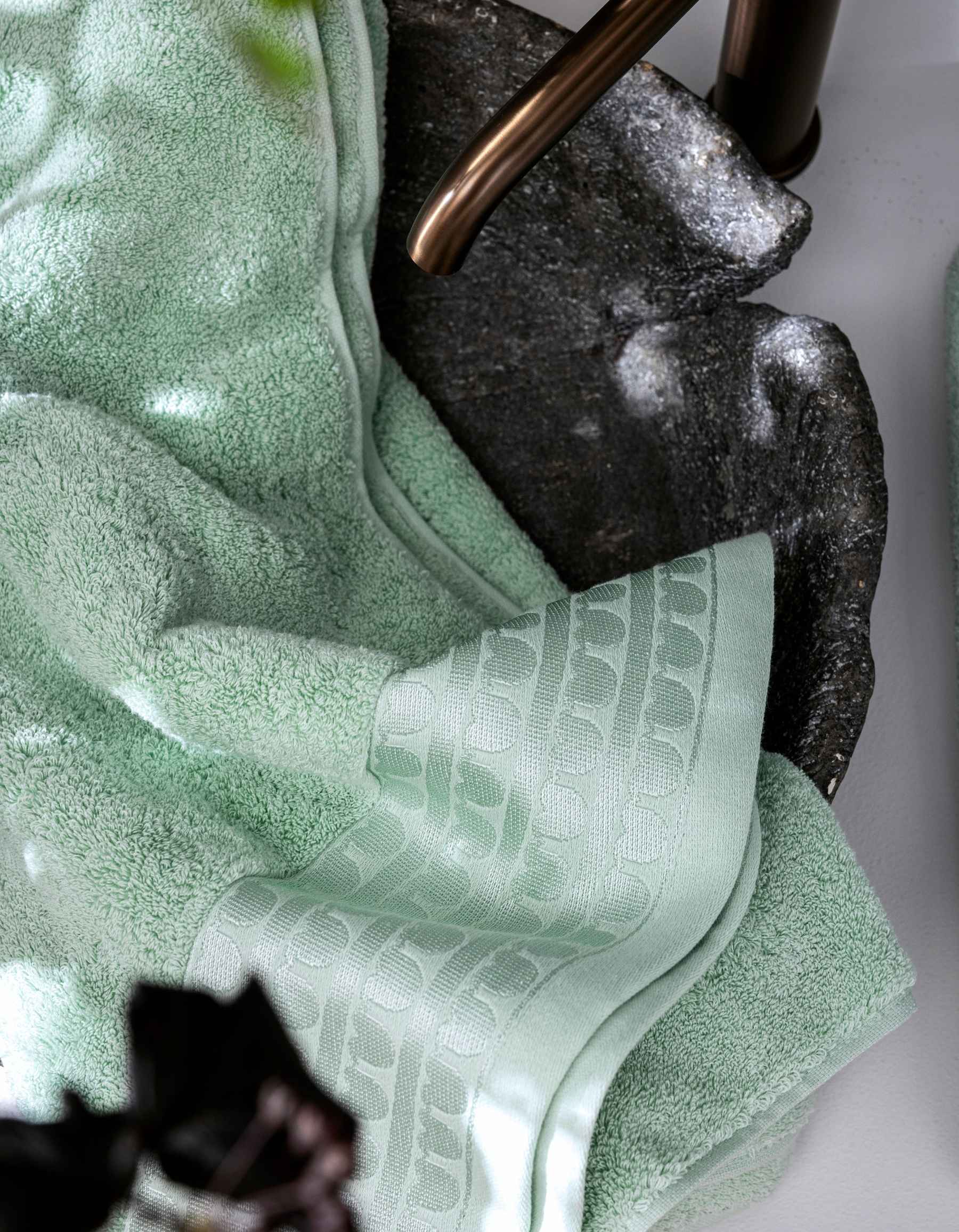 THE SIGNATURE BATH TOWEL | WATER GREEN