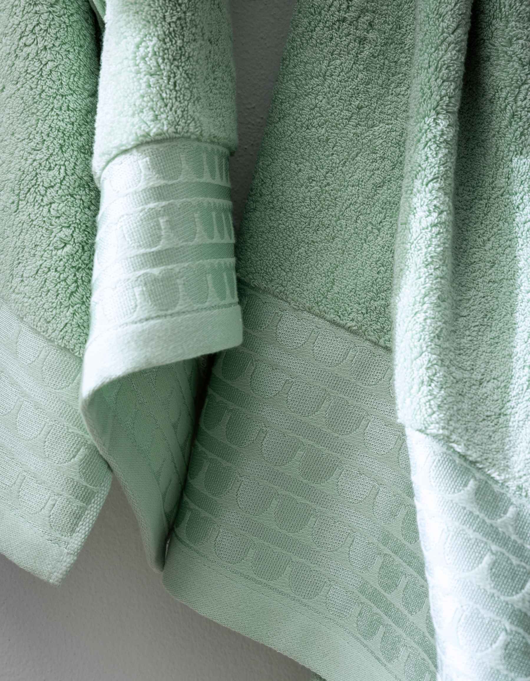 THE SIGNATURE BATH TOWEL | WATER GREEN