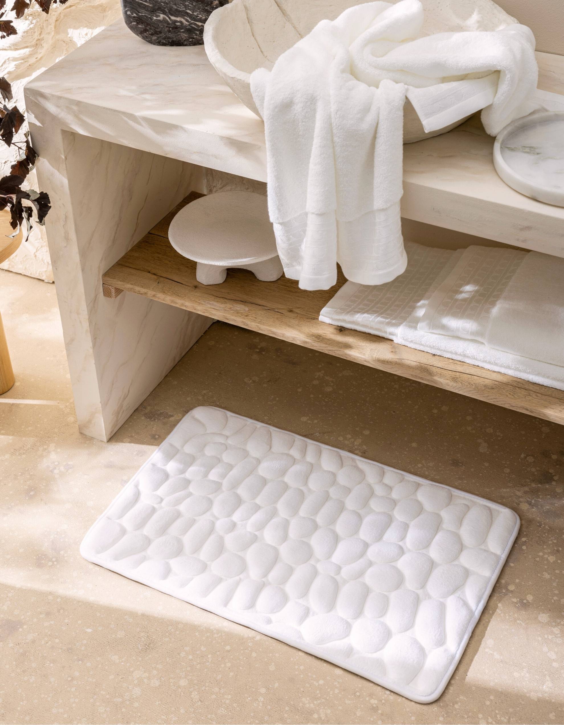 THE PEBBLE BATH MAT | SNOW WHITE