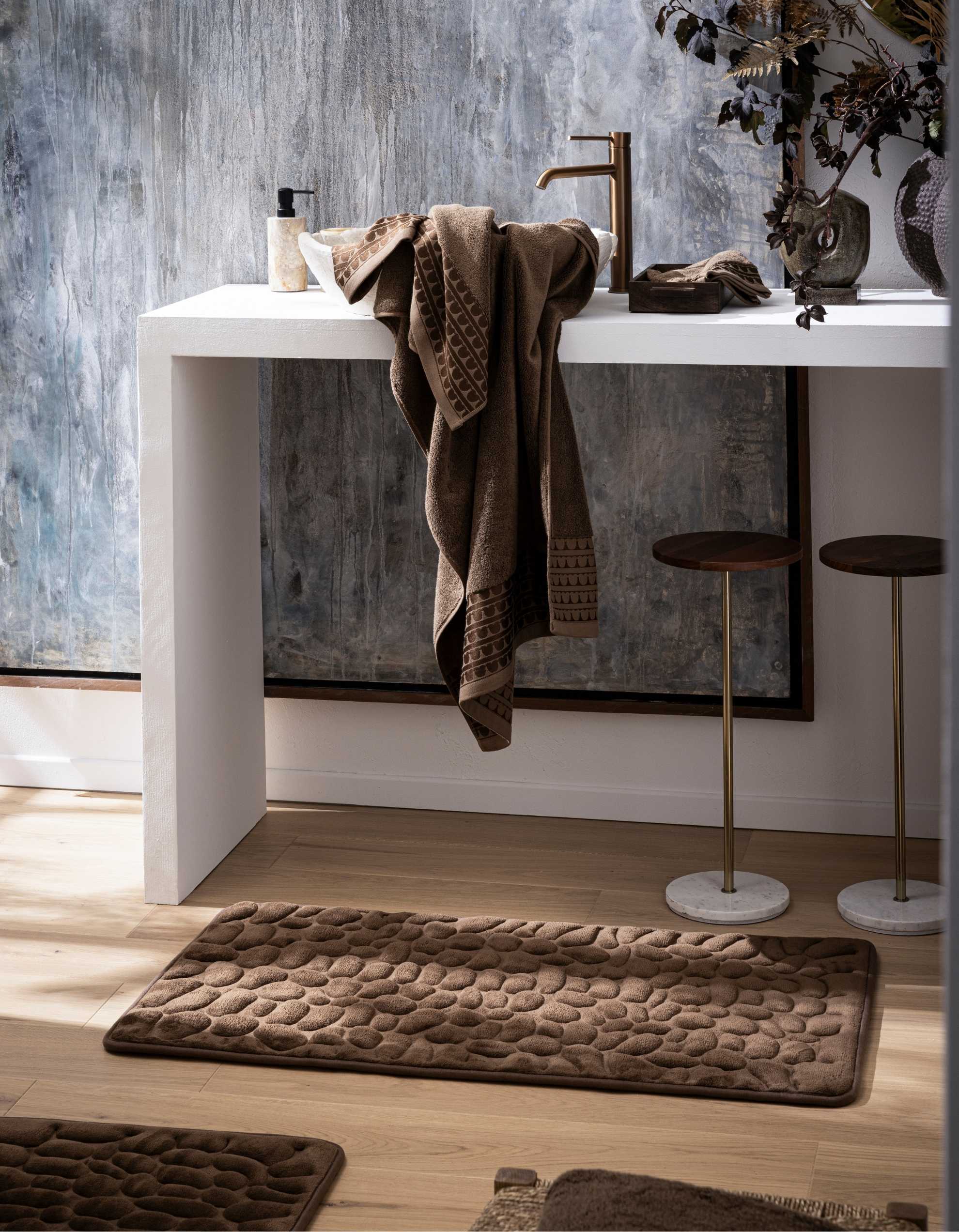 THE PEBBLE BATH MAT | COFFEE BROWN