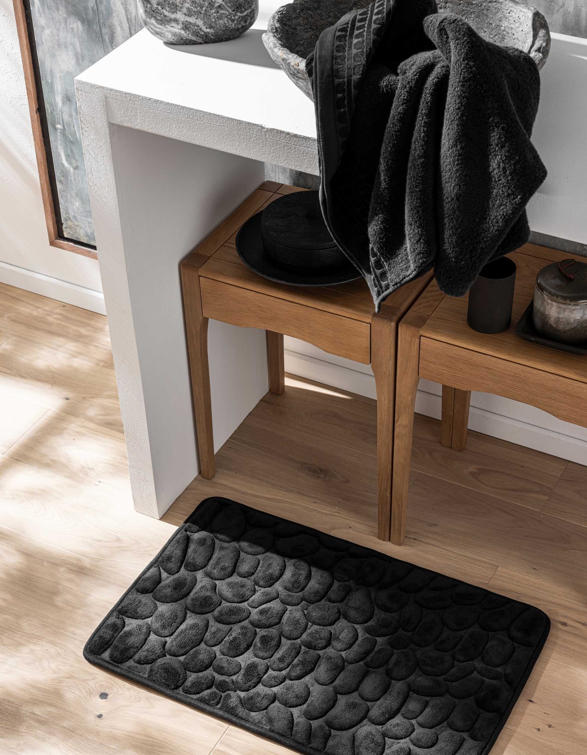 THE PEBBLE BATH MAT | INK BLACK